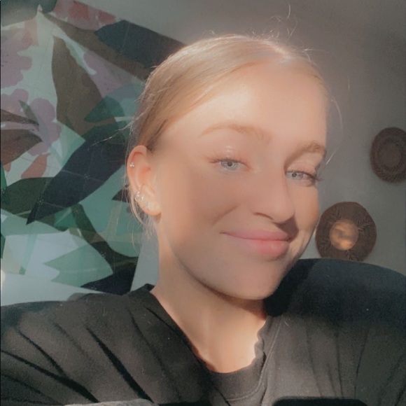 Meet your Posher, Sophie - Picture 1 of 3